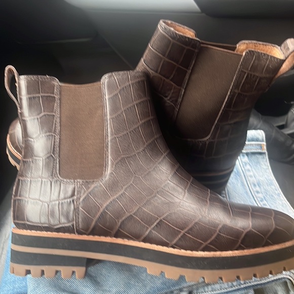 Madewell Ivy Chelsea Boot in Croc Embossed Leather - Dark Coffee Size 8 - Picture 6 of 9